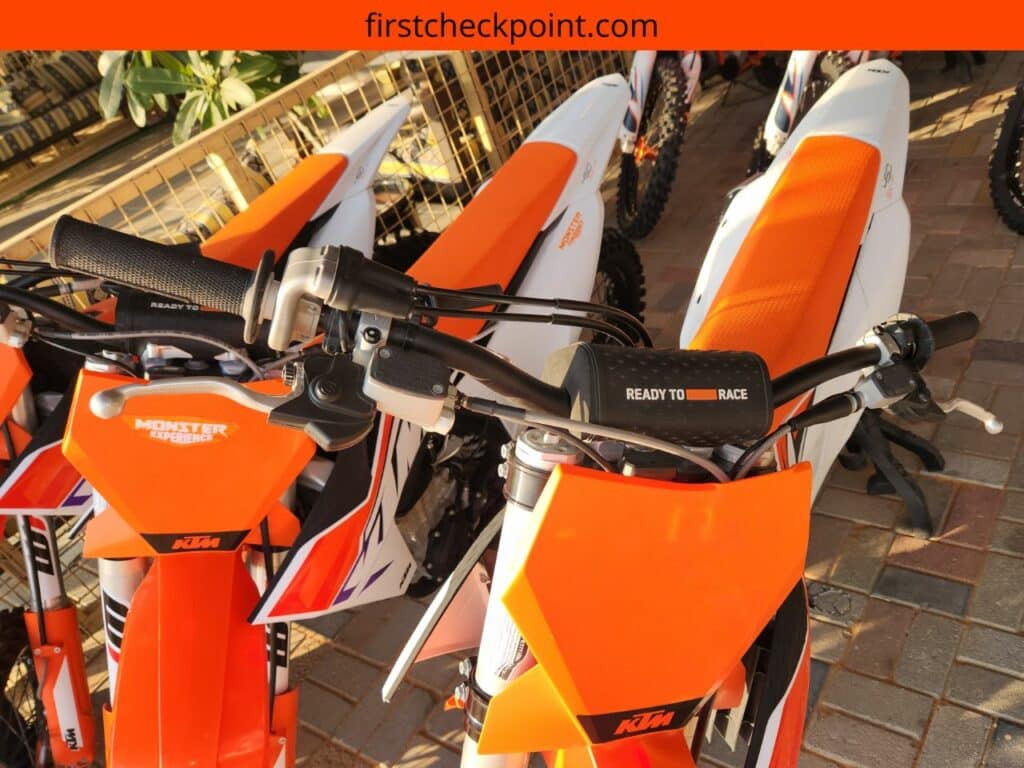 Best dirt bike grips - Orange ktm dirt bike with motocross grips
